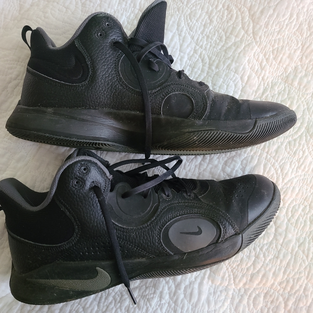 Mens size 11 Nike shoes